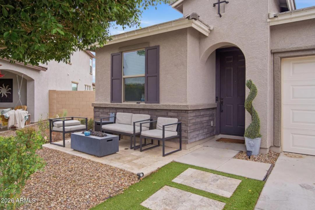 Real Estate Picture 4