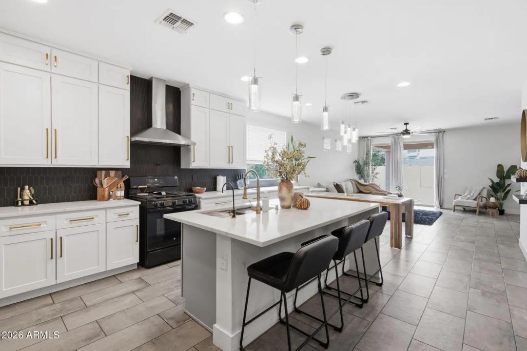 Real Estate Picture 6