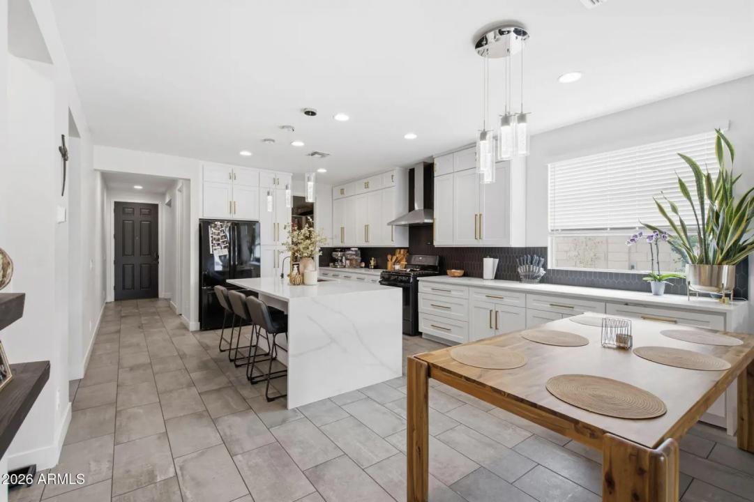 Real Estate Picture 7