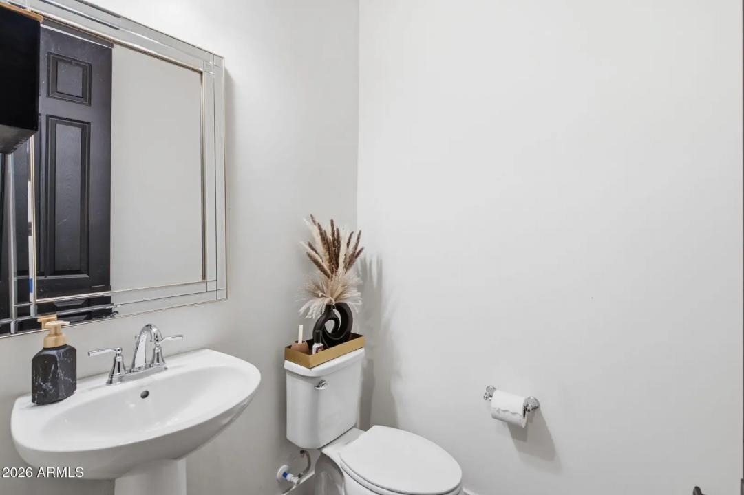 Real Estate Picture 11