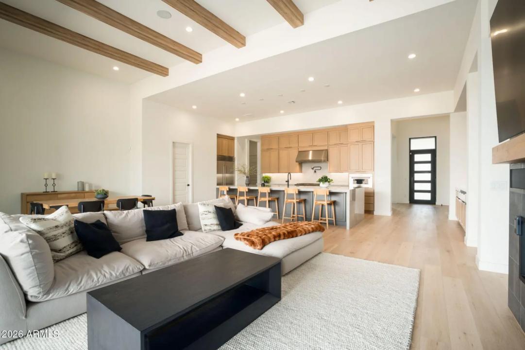 Real Estate Picture 11