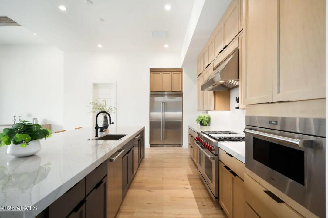 Real Estate Picture 4