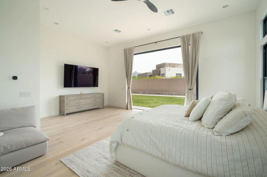 Real Estate Picture 14