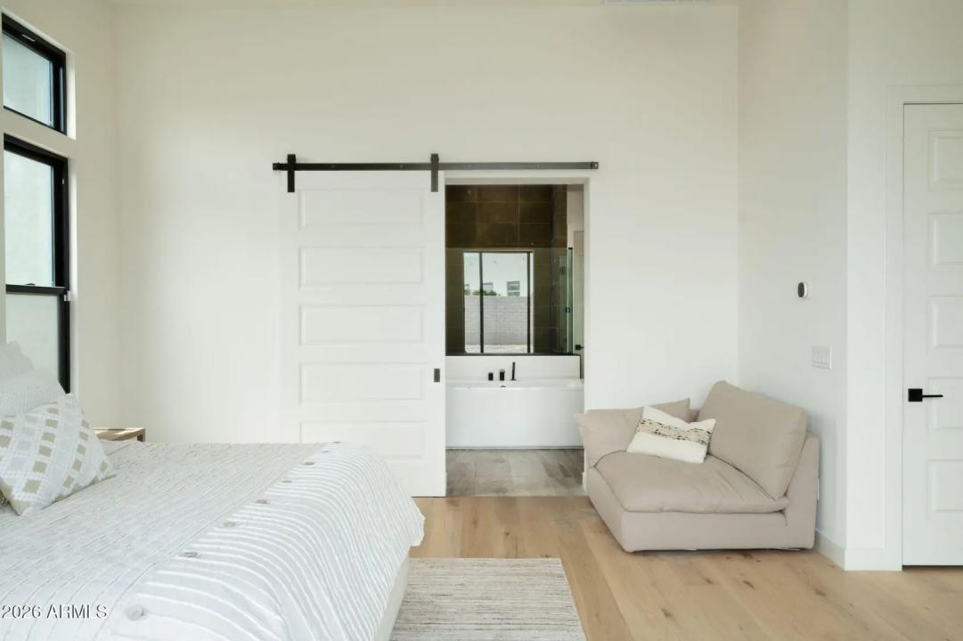 Real Estate Picture 15