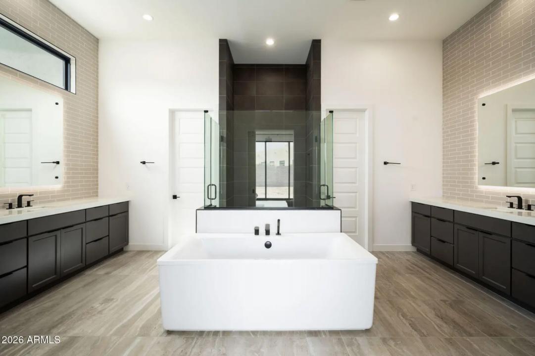 Real Estate Picture 16