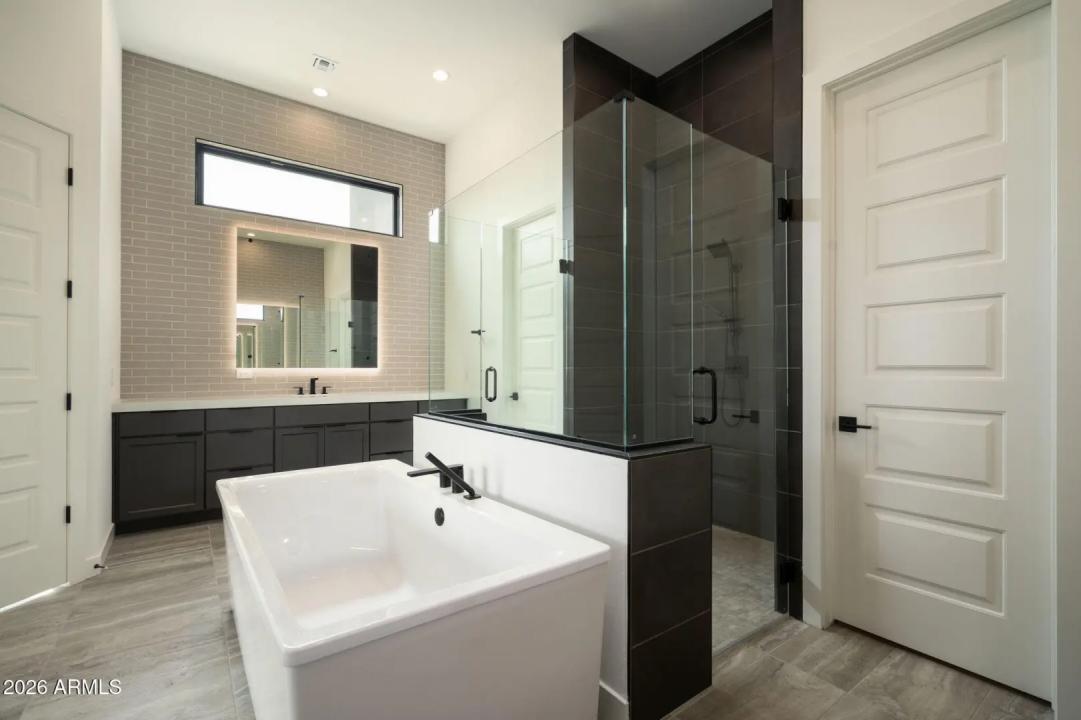 Real Estate Picture 17
