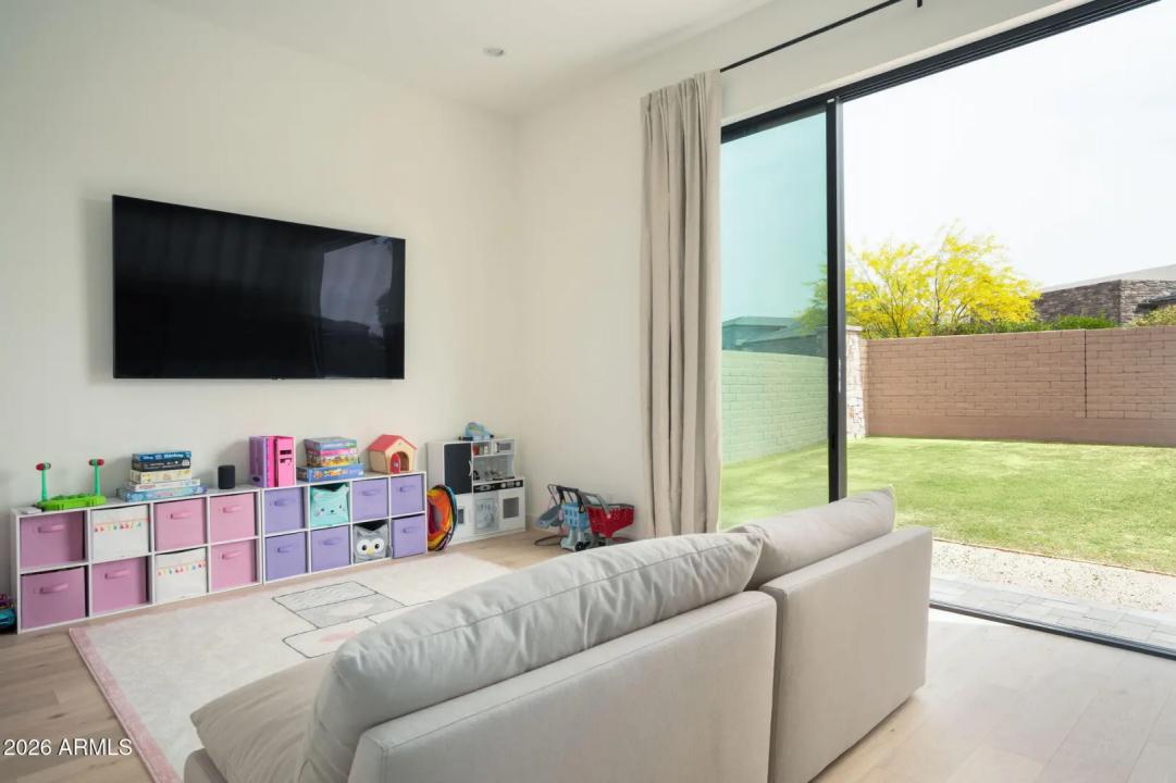 Real Estate Picture 22