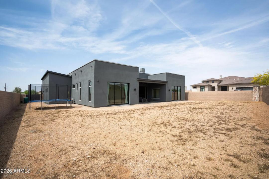 Real Estate Picture 3
