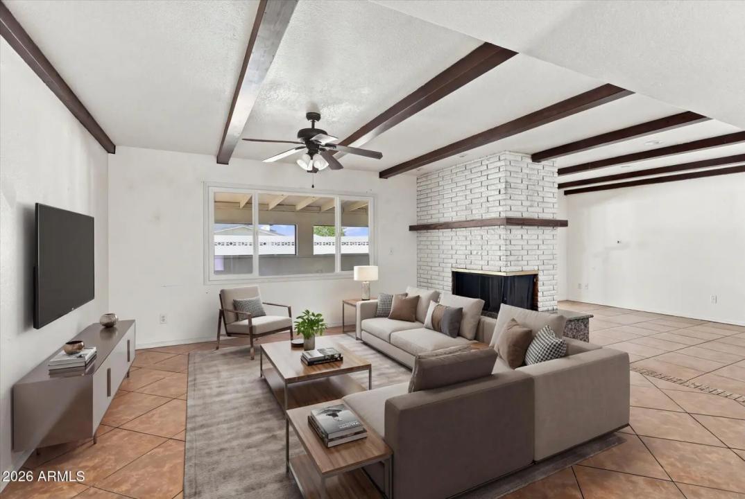 Real Estate Picture 14