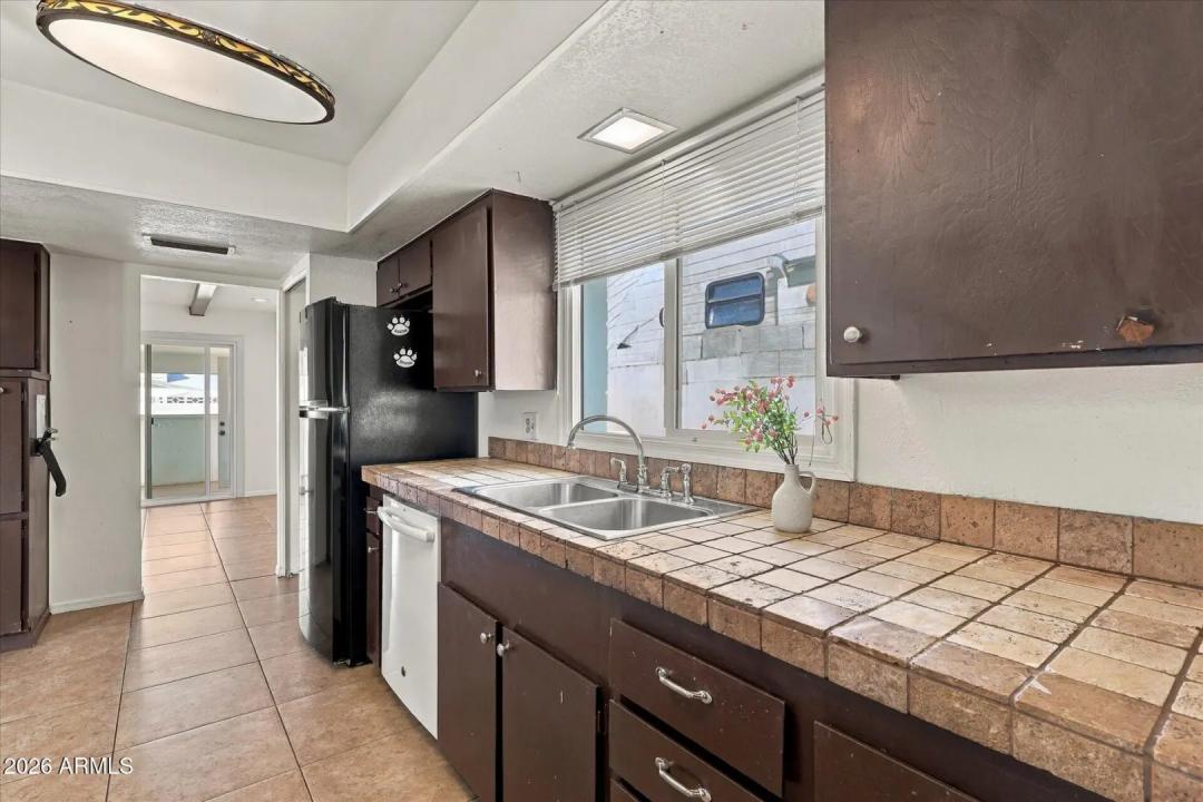 Real Estate Picture 6