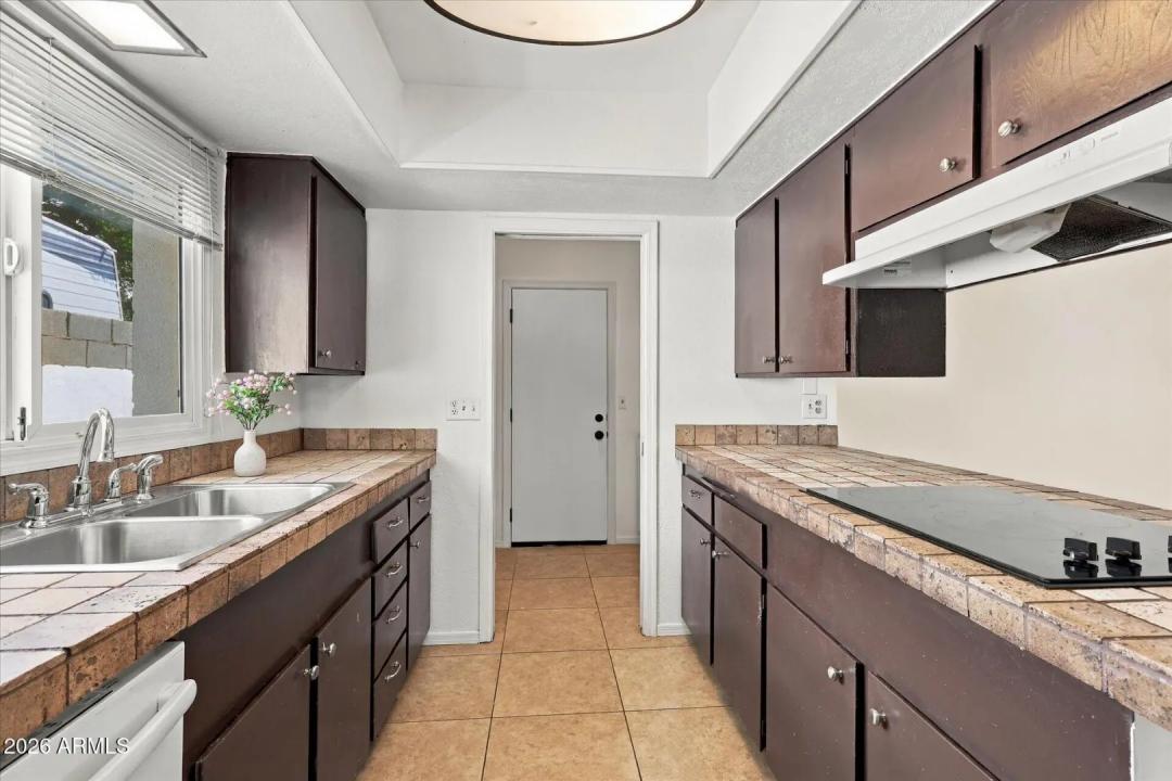 Real Estate Picture 5