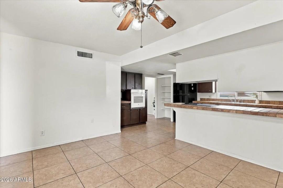 Real Estate Picture 9