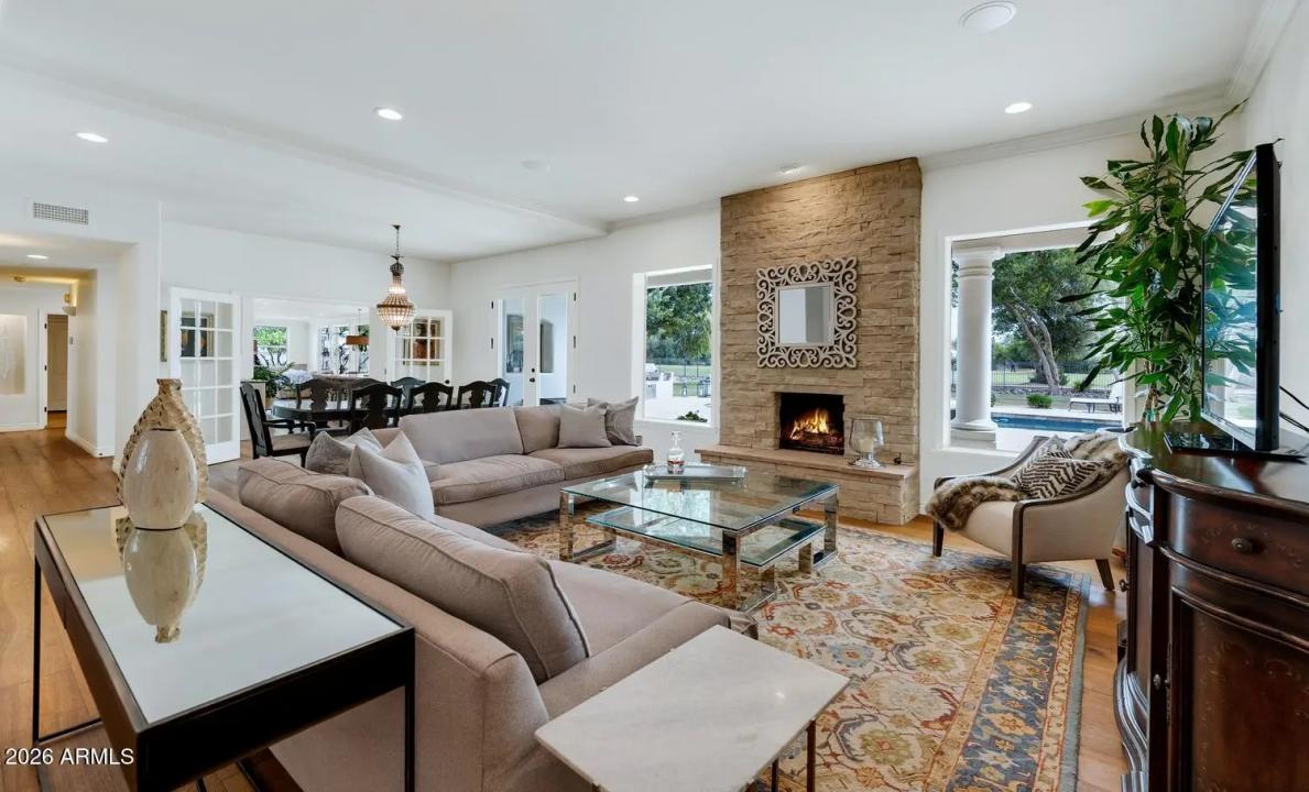 Real Estate Picture 8
