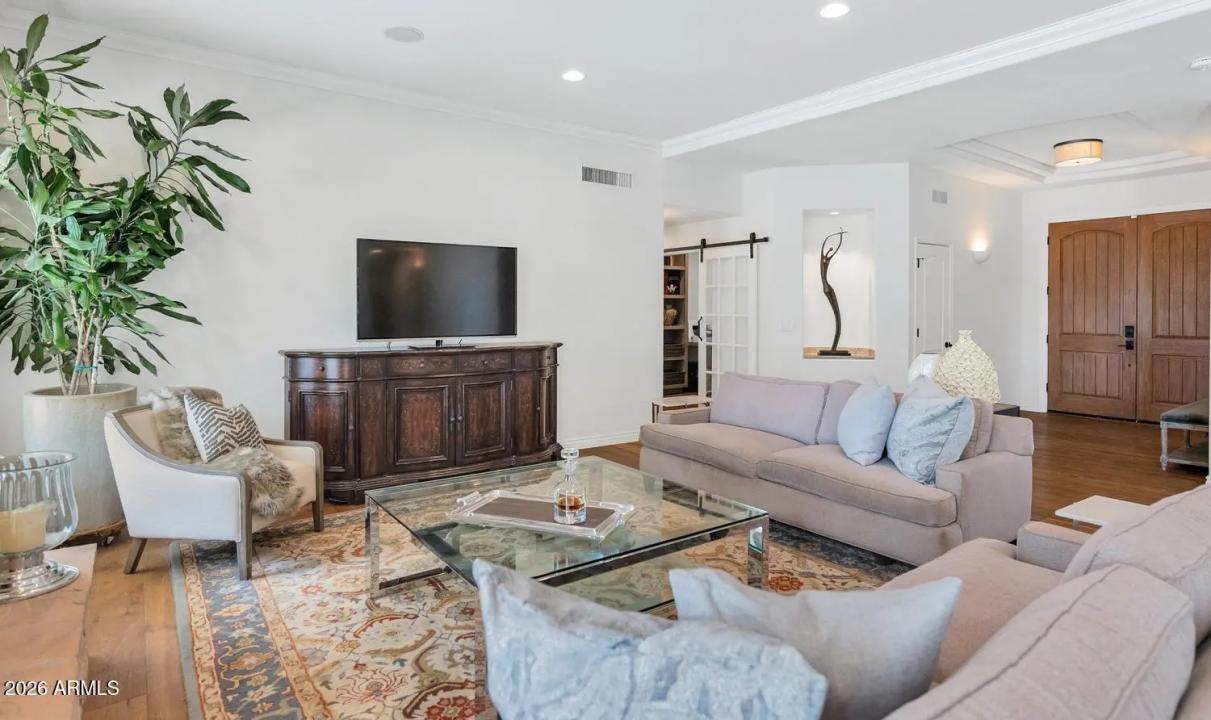 Real Estate Picture 10