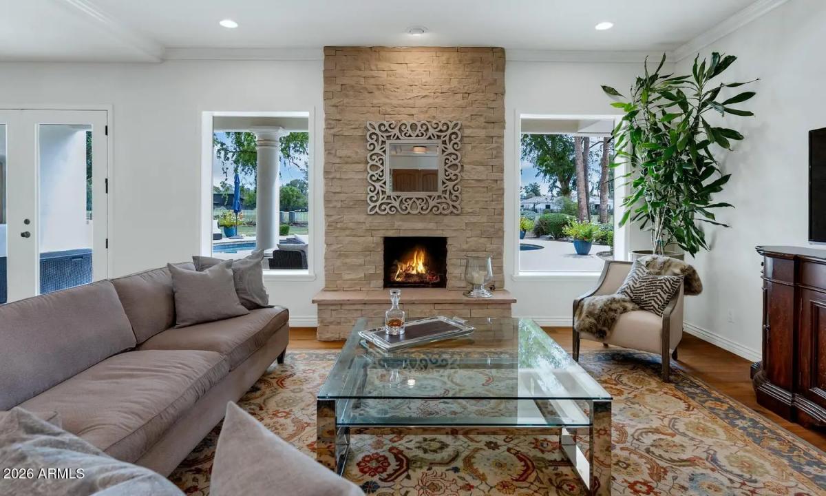 Real Estate Picture 11