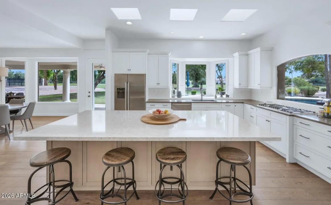 Real Estate Picture 14