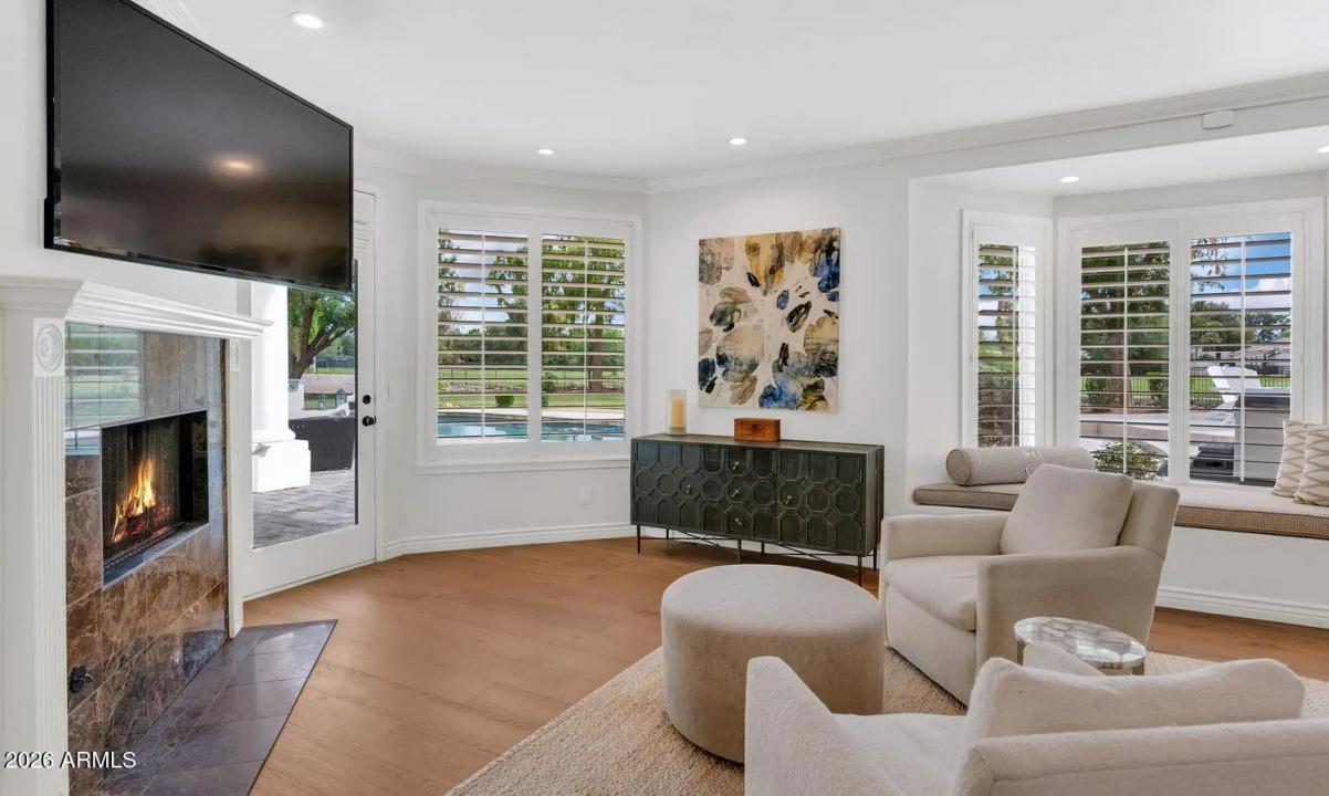 Real Estate Picture 24