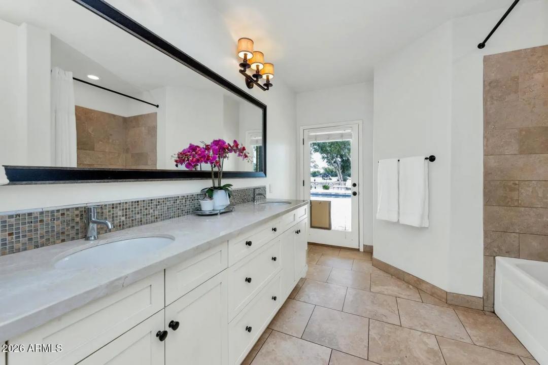 Real Estate Picture 32