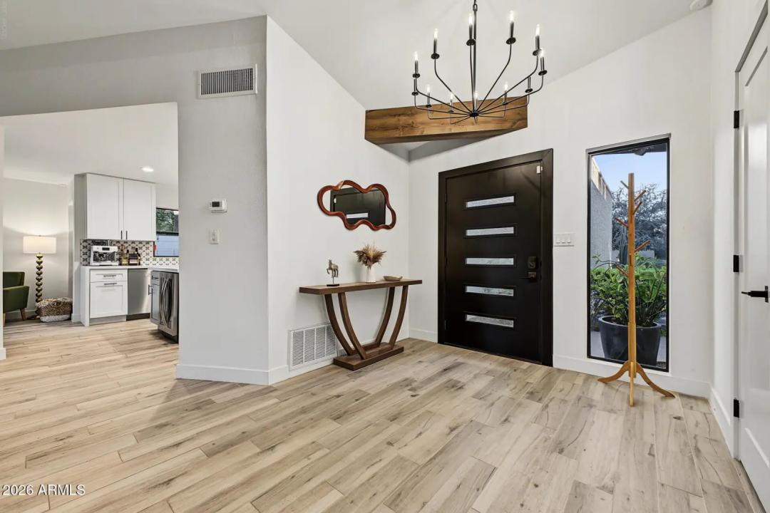 Real Estate Picture 4