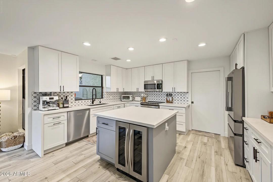 Real Estate Picture 12