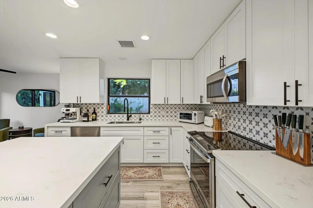 Real Estate Picture 13