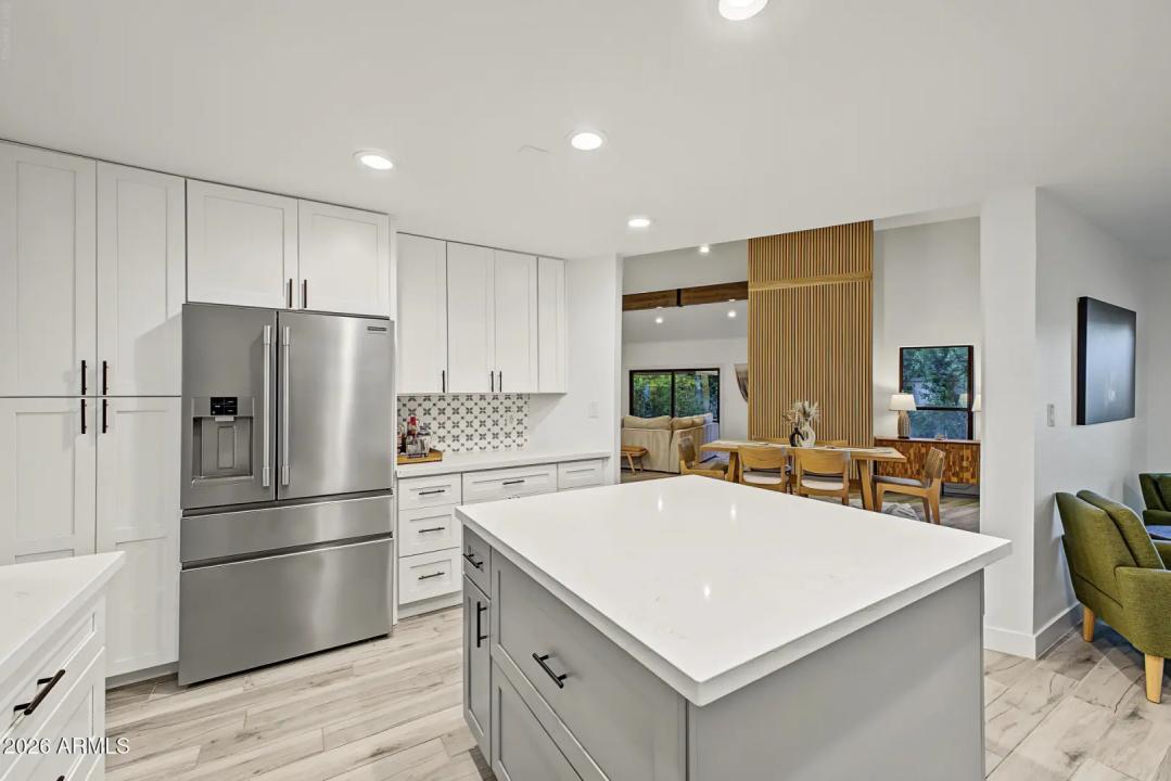 Real Estate Picture 14