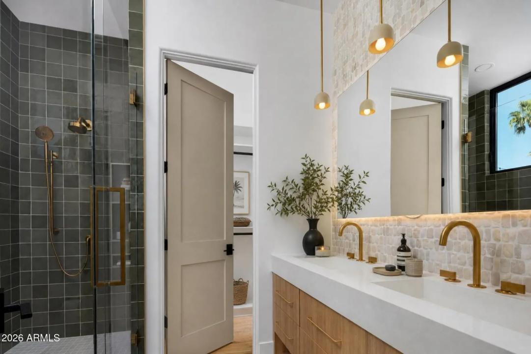 Real Estate Picture 26