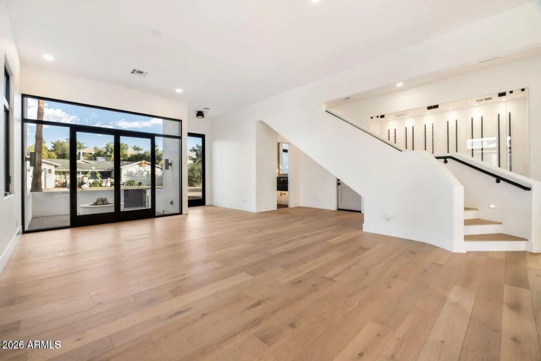 Real Estate Picture 5