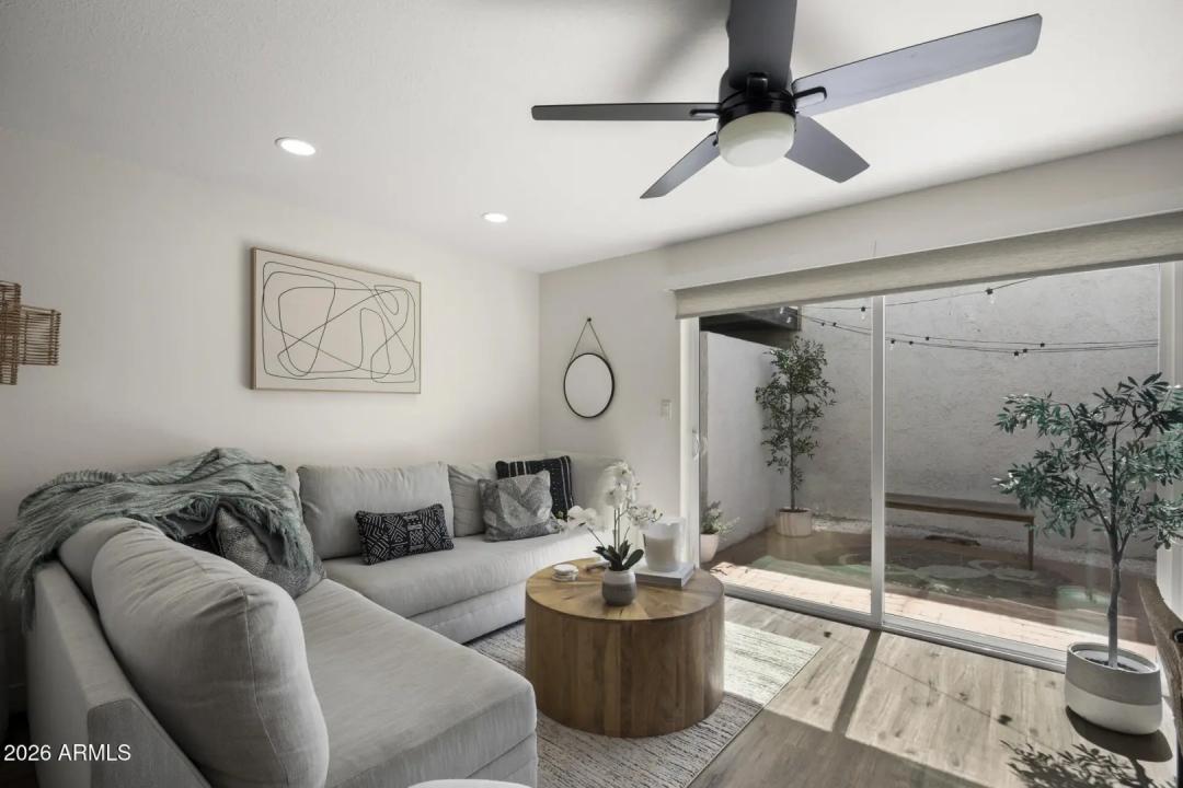 Real Estate Picture 14