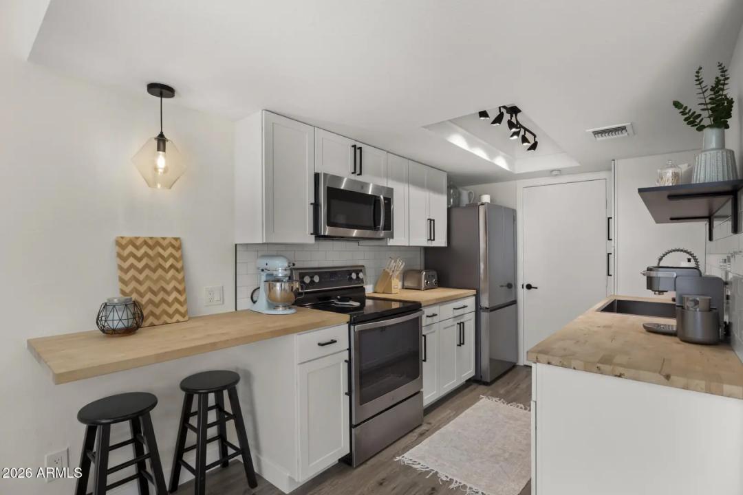 Real Estate Picture 1