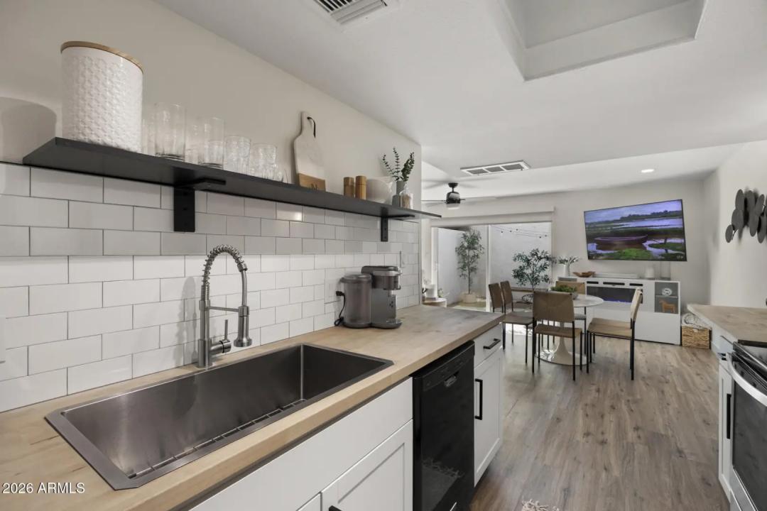 Real Estate Picture 9