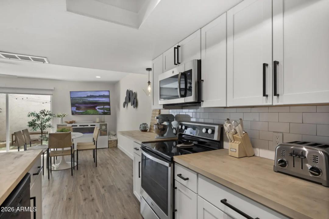 Real Estate Picture 13
