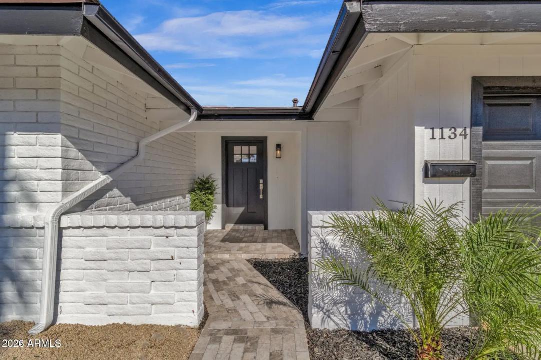 Real Estate Picture 3