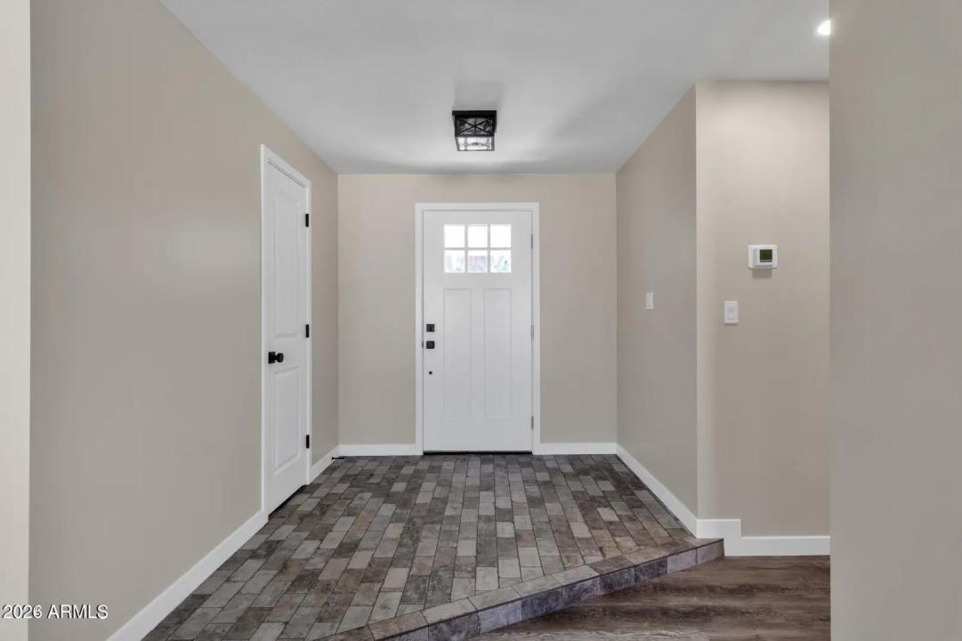 Real Estate Picture 4
