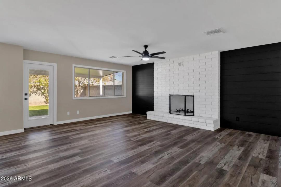 Real Estate Picture 5