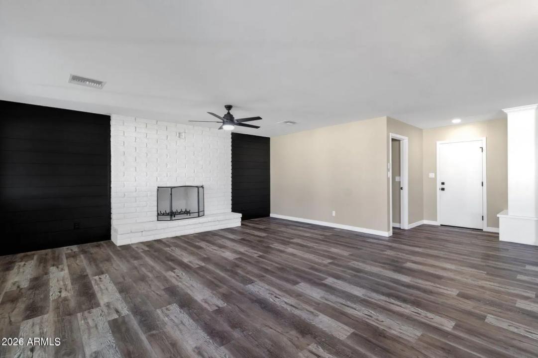 Real Estate Picture 8