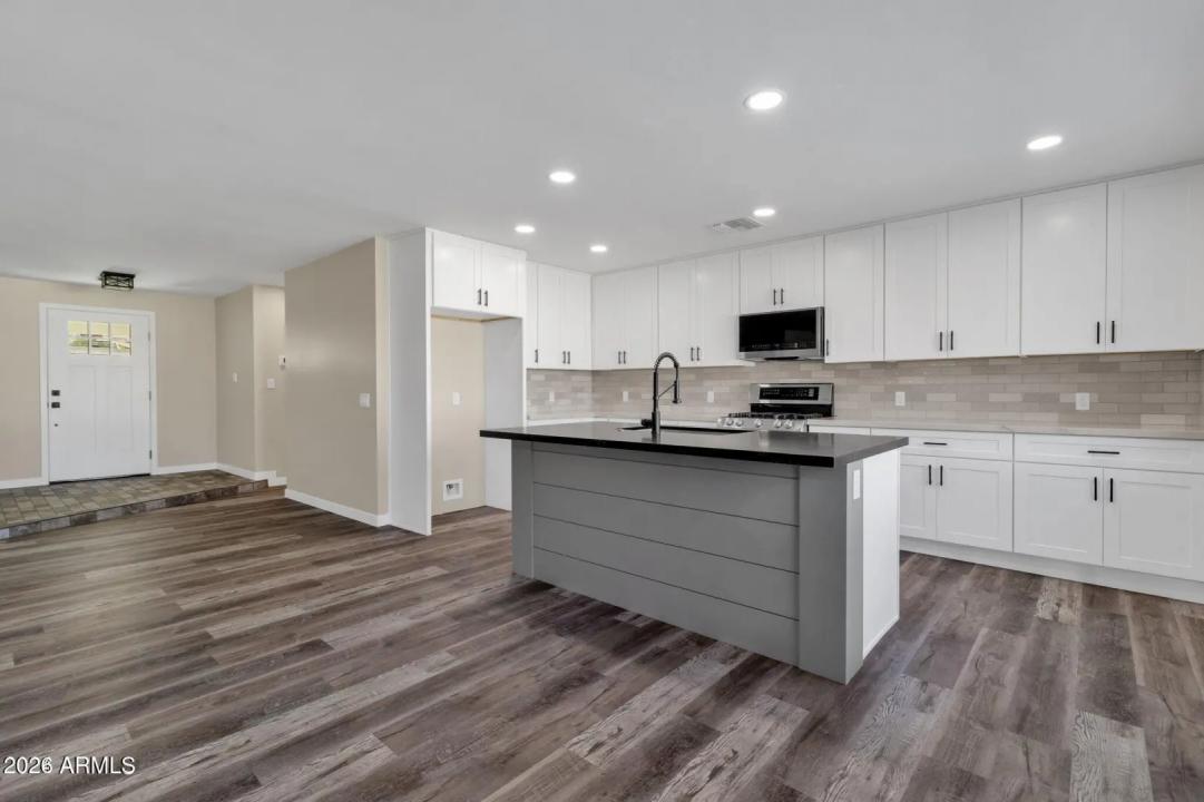 Real Estate Picture 10