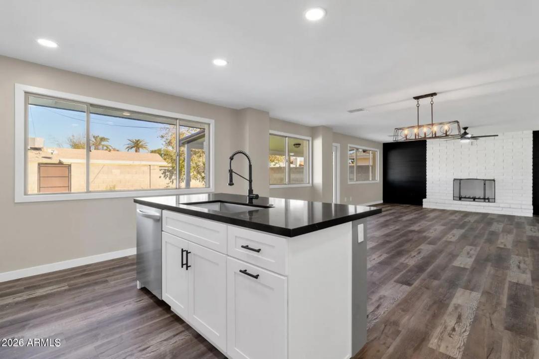 Real Estate Picture 11