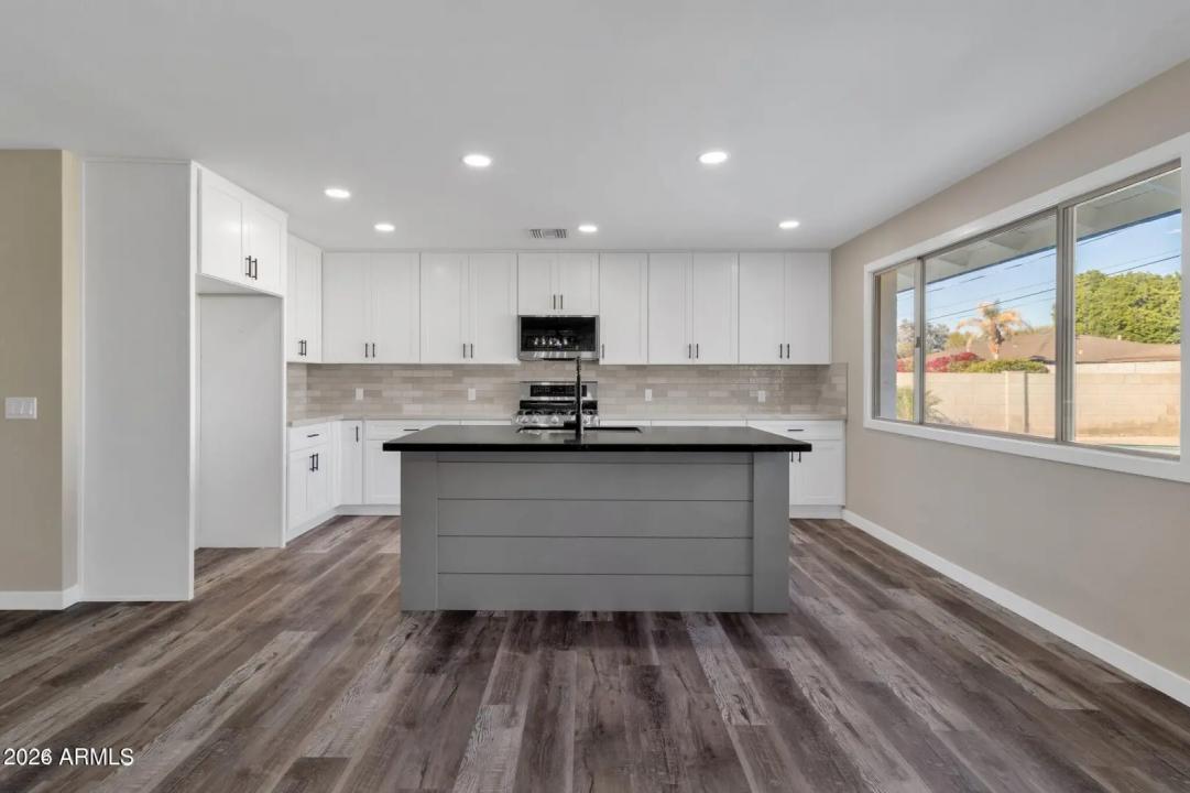 Real Estate Picture 15