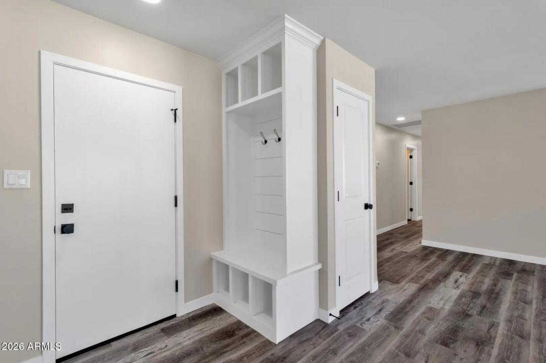 Real Estate Picture 16