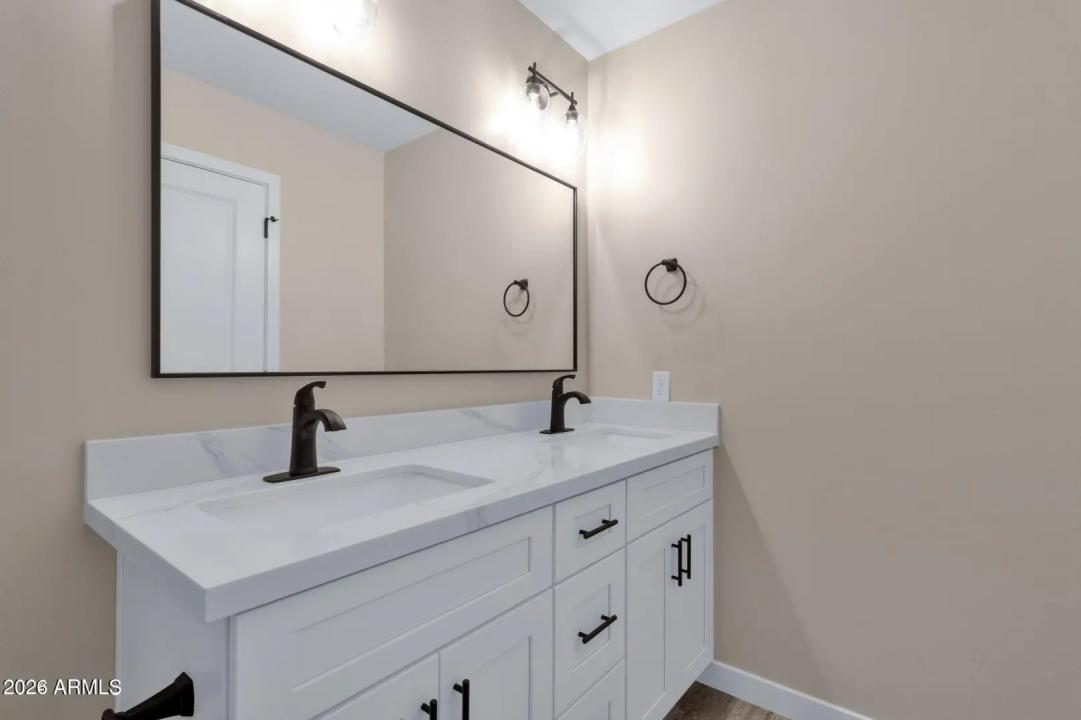 Real Estate Picture 22