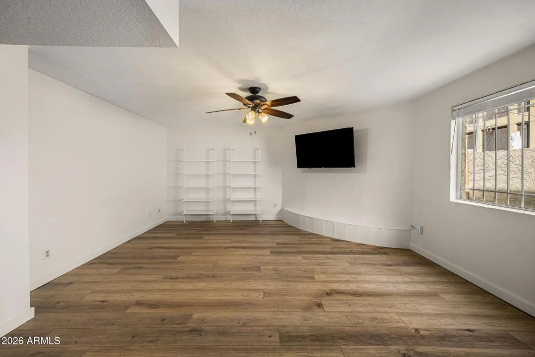 Real Estate Picture 3