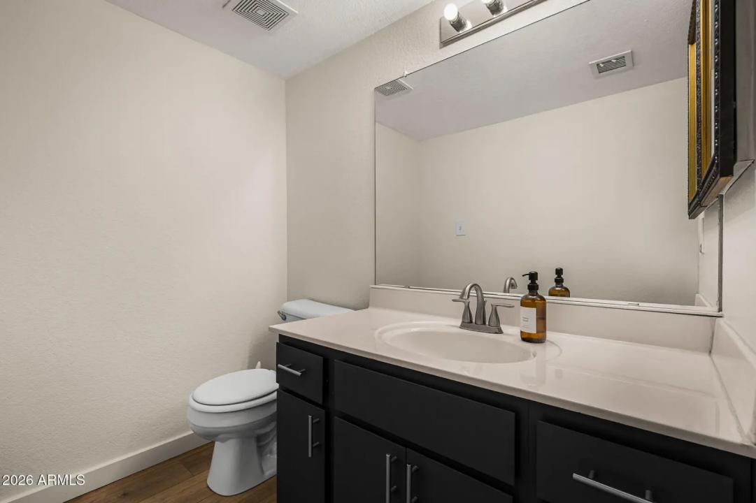 Real Estate Picture 7