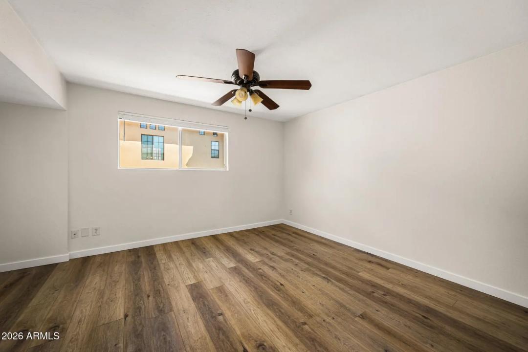 Real Estate Picture 8