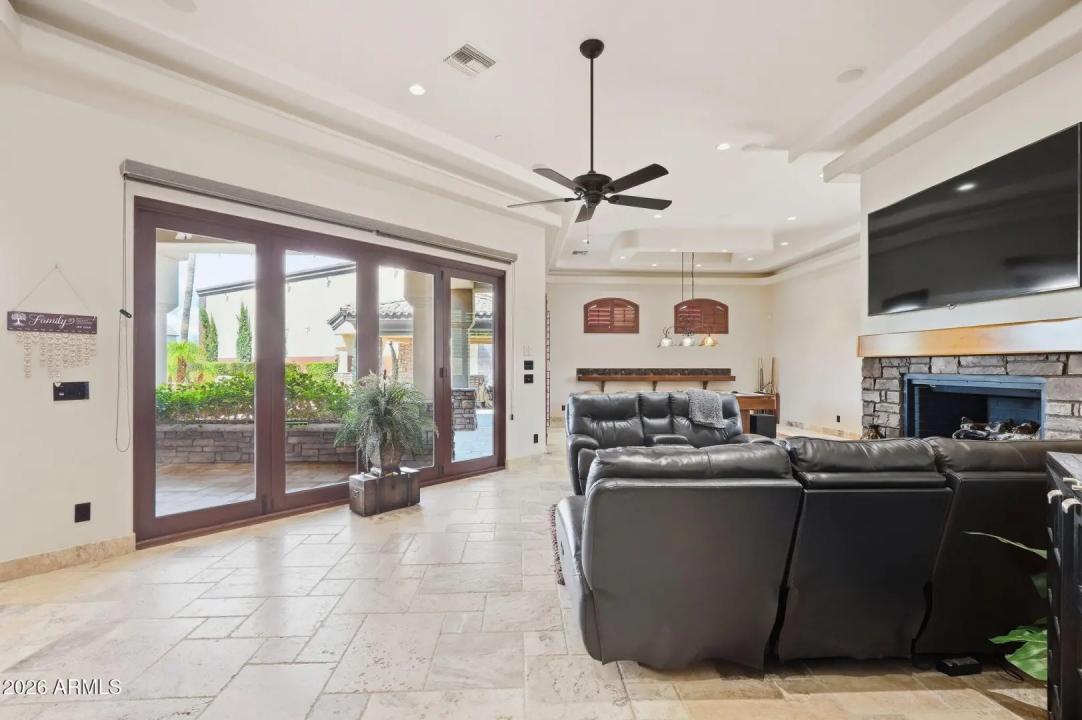 Real Estate Picture 23