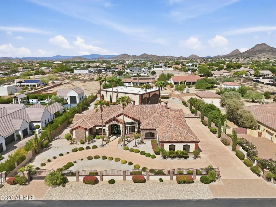 6930 W CAMINO DE ORO Peoria AZ 85383