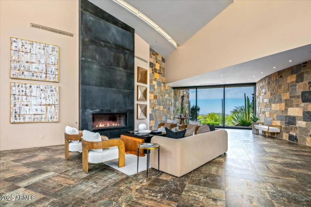 Real Estate Picture 4