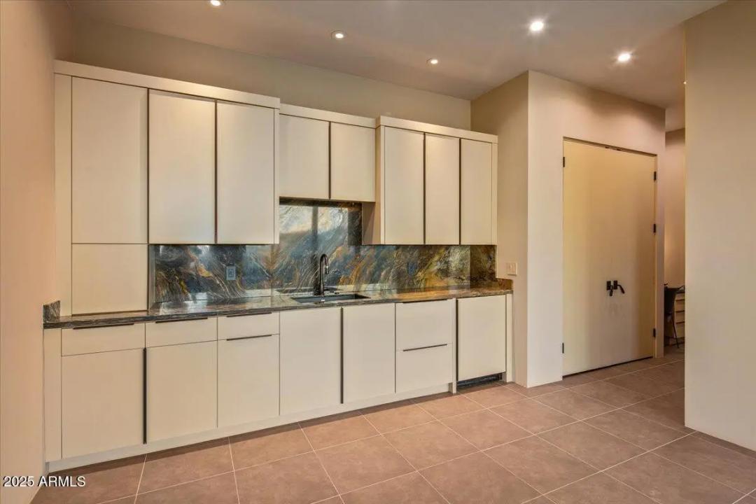 Real Estate Picture 23