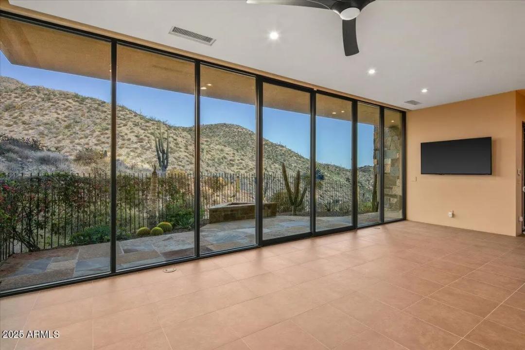 Real Estate Picture 24