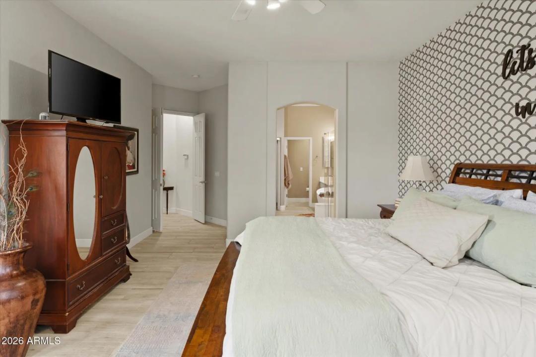 Real Estate Picture 23